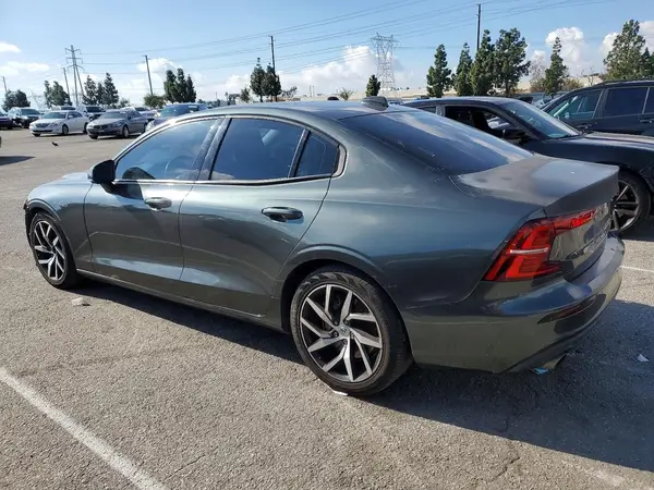 7JRA22TK1KG008529 2019 VOLVO S60 - Image 2