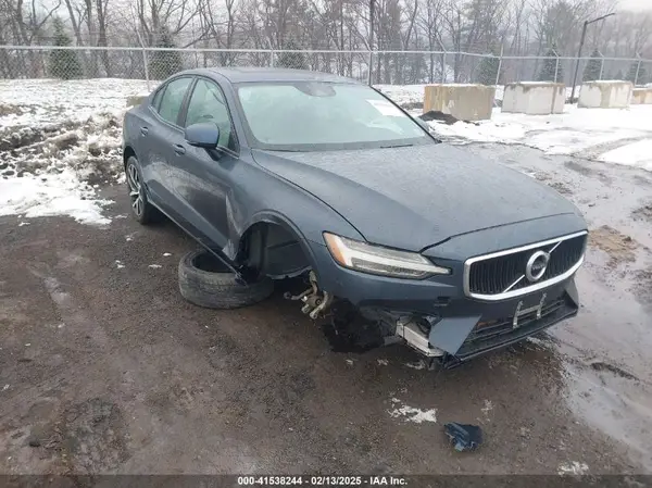 7JRA22TK1KG014749 2019 VOLVO S60 - Image 1