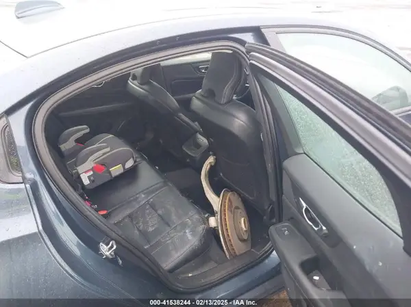 7JRA22TK1KG014749 2019 VOLVO S60 - Image 8