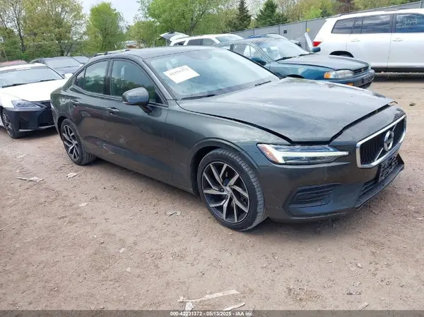 7JRA22TK1KG018249 2019 VOLVO S60 - Image 1