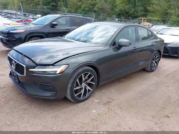 7JRA22TK1KG018249 2019 VOLVO S60 - Image 2