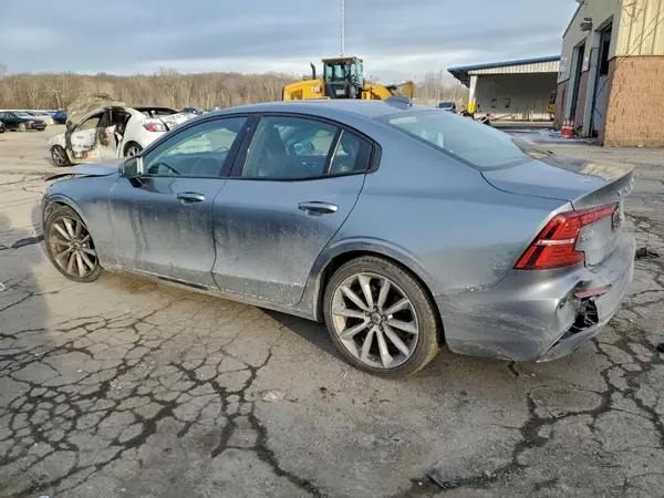 7JRA22TK2KG001024 2019 VOLVO S60 - Image 2