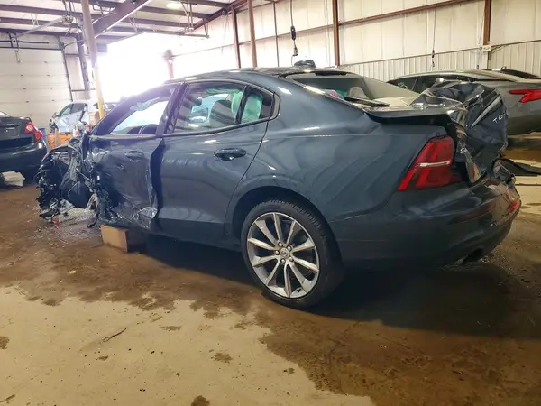 7JRA22TK2KG004571 2019 VOLVO S60 - Image 2