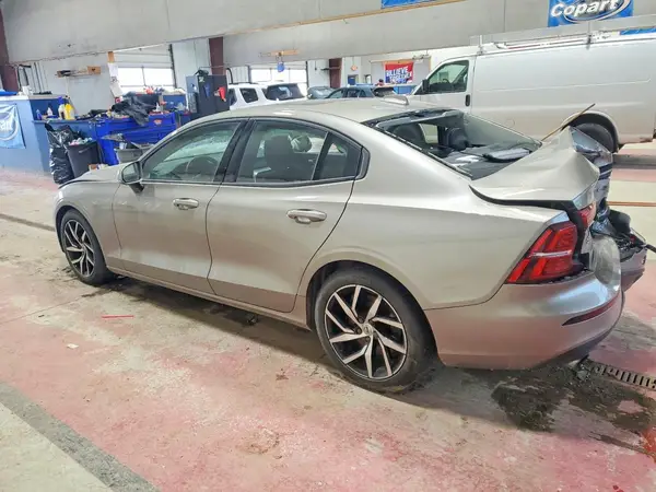 7JRA22TK2KG005736 2019 VOLVO S60 - Image 2