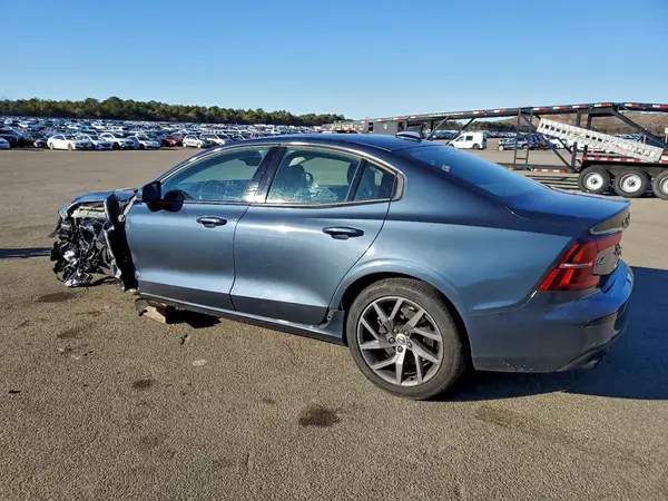 7JRA22TK2KG016400 2019 VOLVO S60 - Image 2