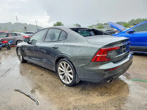 7JRA22TK2LG048913 2020 VOLVO S60 - Image 2