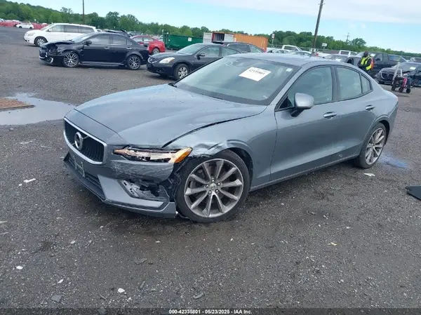 7JRA22TK2LG065825 2020 VOLVO S60 - Image 2