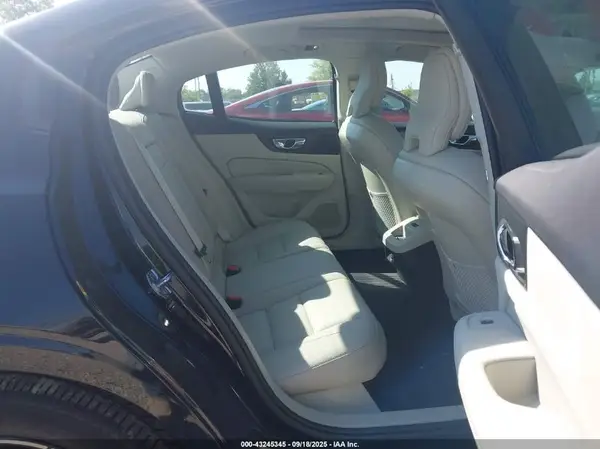 7JRA22TK3KG003204 2019 VOLVO S60 - Image 8