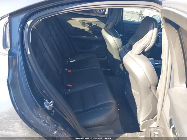 7JRA22TK3KG003722 2019 VOLVO S60 - Image 8