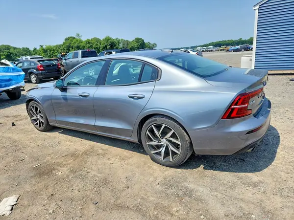 7JRA22TK3KG004305 2019 VOLVO S60 - Image 2
