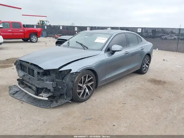 7JRA22TK3KG010329 2019 VOLVO S60 - Image 2