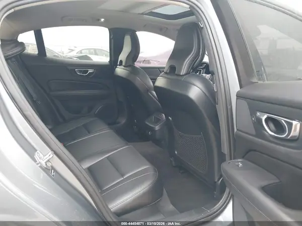 7JRA22TK3KG010329 2019 VOLVO S60 - Image 8