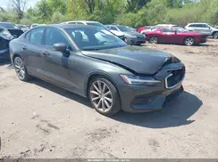 7JRA22TK3KG014915 2019 VOLVO S60