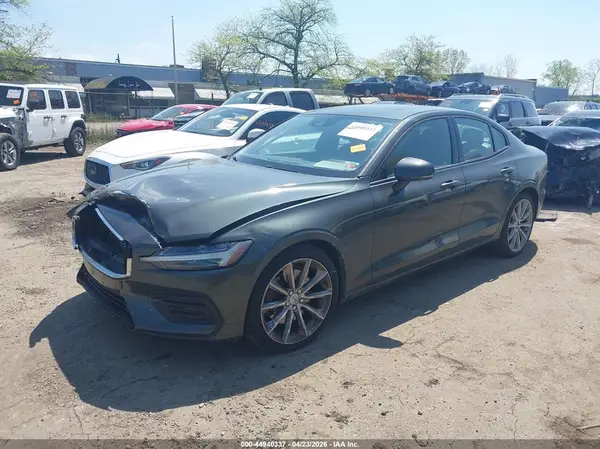 7JRA22TK3KG014915 2019 VOLVO S60 - Image 2