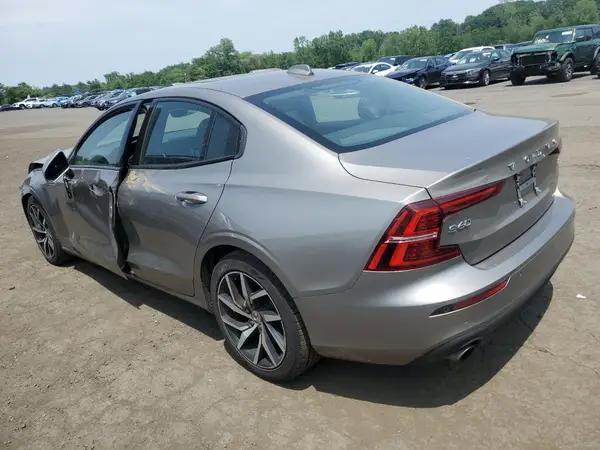 7JRA22TK3LG066191 2020 VOLVO S60 - Image 2