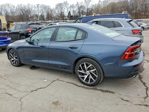 7JRA22TK4KG003132 2019 VOLVO S60 - Image 2