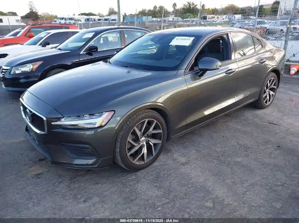7JRA22TK4KG008878 2019 VOLVO S60 - Image 2