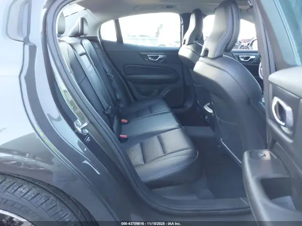 7JRA22TK4KG008878 2019 VOLVO S60 - Image 8