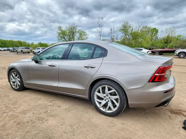 7JRA22TK4KG011635 2019 VOLVO S60 - Image 2