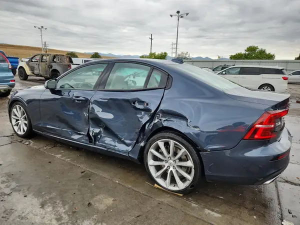 7JRA22TK4LG056818 2020 VOLVO S60 - Image 2