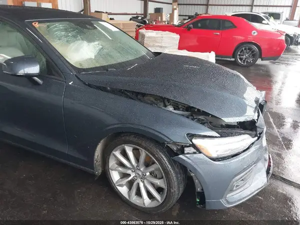 7JRA22TK4MG094163 2021 VOLVO S60 - Image 1