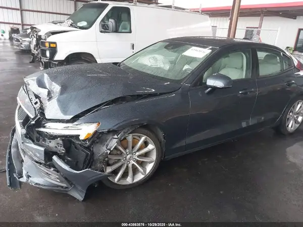 7JRA22TK4MG094163 2021 VOLVO S60 - Image 2