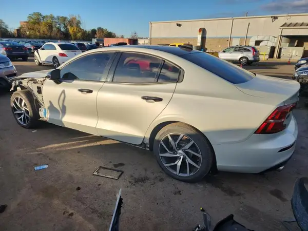 7JRA22TK5KG006623 2019 VOLVO S60 - Image 2