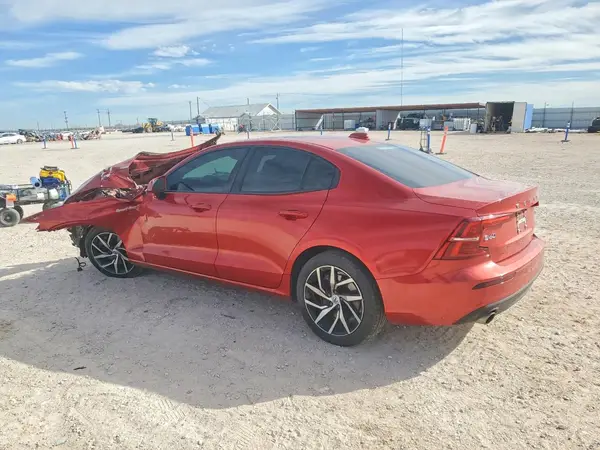 7JRA22TK5KG013538 2019 VOLVO S60 - Image 2