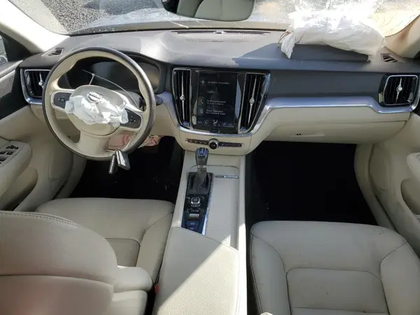 7JRA22TK5KG015807 2019 VOLVO S60 - Image 8