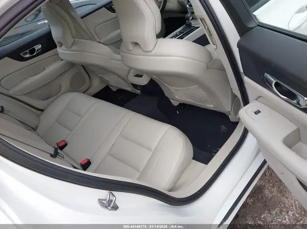 7JRA22TK5KG017976 2019 VOLVO S60 - Image 8