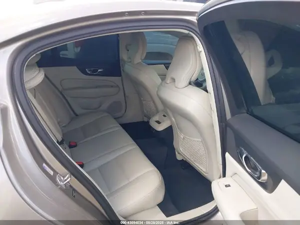 7JRA22TK6KG002452 2019 VOLVO S60 - Image 8