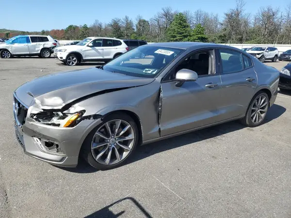 7JRA22TK6KG002774 2019 VOLVO S60 - Image 1