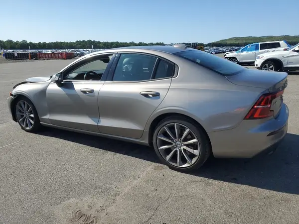 7JRA22TK6KG002774 2019 VOLVO S60 - Image 2
