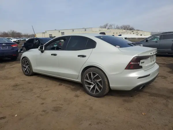 7JRA22TK6KG003407 2019 VOLVO S60 - Image 2