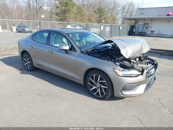 7JRA22TK6KG003780 2019 VOLVO S60 - Image 1