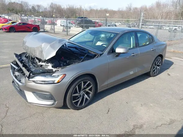 7JRA22TK6KG003780 2019 VOLVO S60 - Image 2