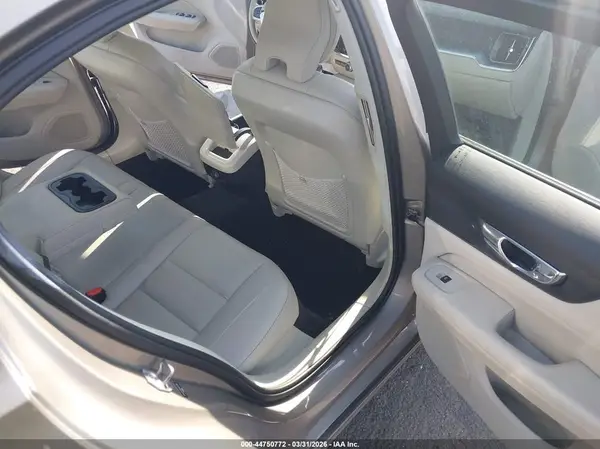 7JRA22TK6KG003780 2019 VOLVO S60 - Image 8