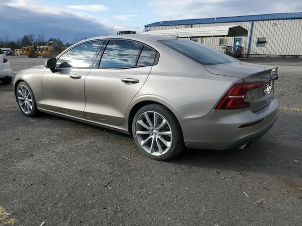 7JRA22TK6KG008980 2019 VOLVO S60 - Image 2