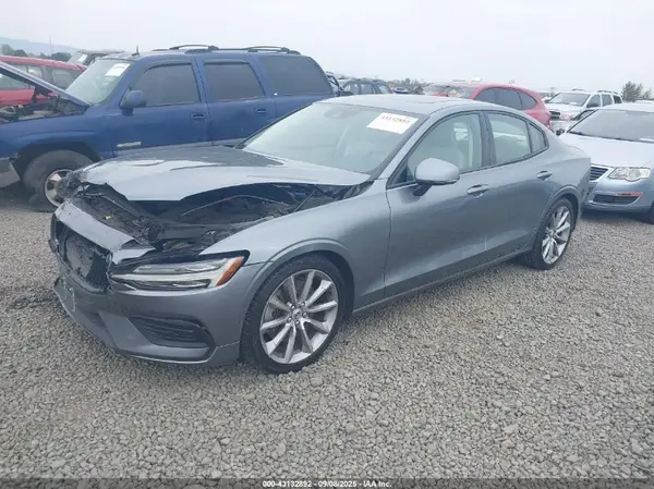 7JRA22TK6KG012933 2019 VOLVO S60 - Image 2