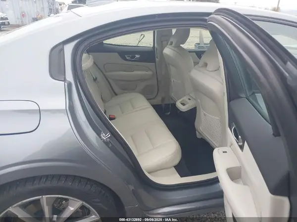 7JRA22TK6KG012933 2019 VOLVO S60 - Image 8