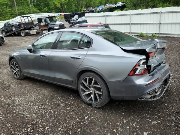 7JRA22TK6KG015993 2019 VOLVO S60 - Image 2