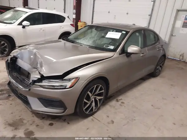 7JRA22TK6KG016285 2019 VOLVO S60 - Image 2