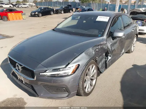 7JRA22TK6LG067061 2020 VOLVO S60 - Image 2