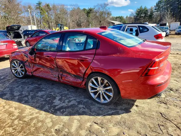 7JRA22TK7KG001276 2019 VOLVO S60 - Image 2