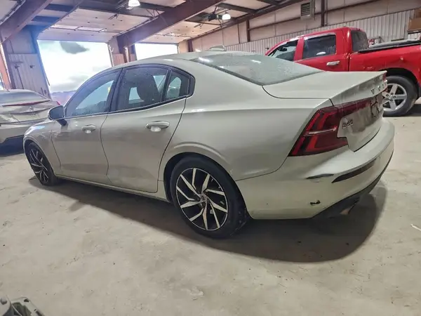 7JRA22TK7KG006588 2019 VOLVO S60 - Image 2