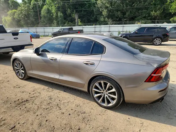 7JRA22TK7KG009457 2019 VOLVO S60 - Image 2