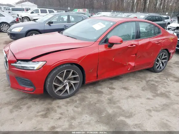 7JRA22TK7LG045036 2020 VOLVO S60 - Image 2