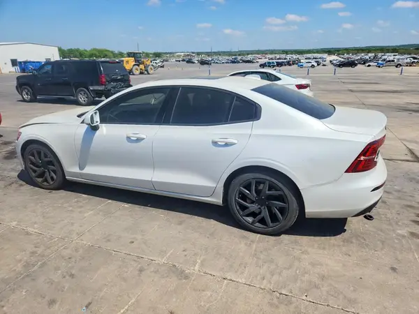 7JRA22TK7LG060832 2020 VOLVO S60 - Image 2