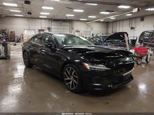 7JRA22TK8KG004817 2019 VOLVO S60 - Image 1