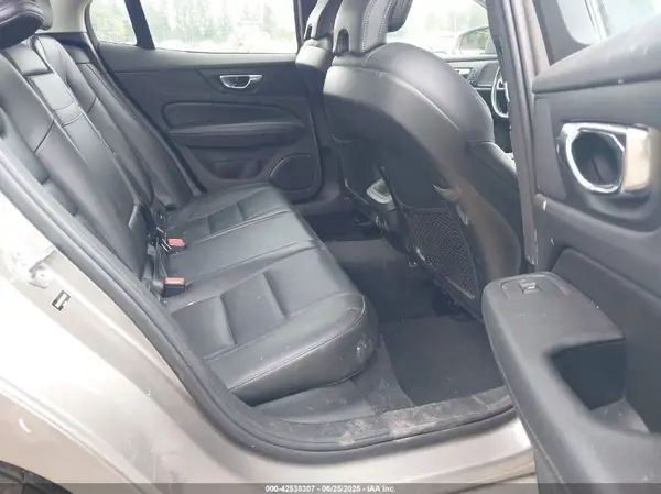 7JRA22TK8KG014408 2019 VOLVO S60 - Image 8